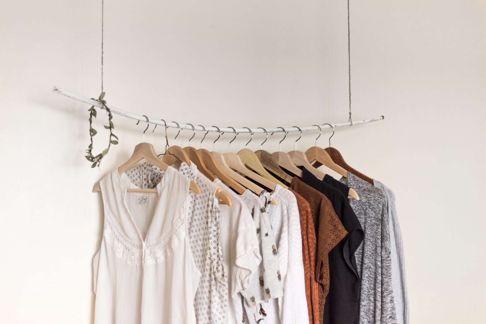 Capsule Wardrobe: Building a Versatile and Minimalist Closet